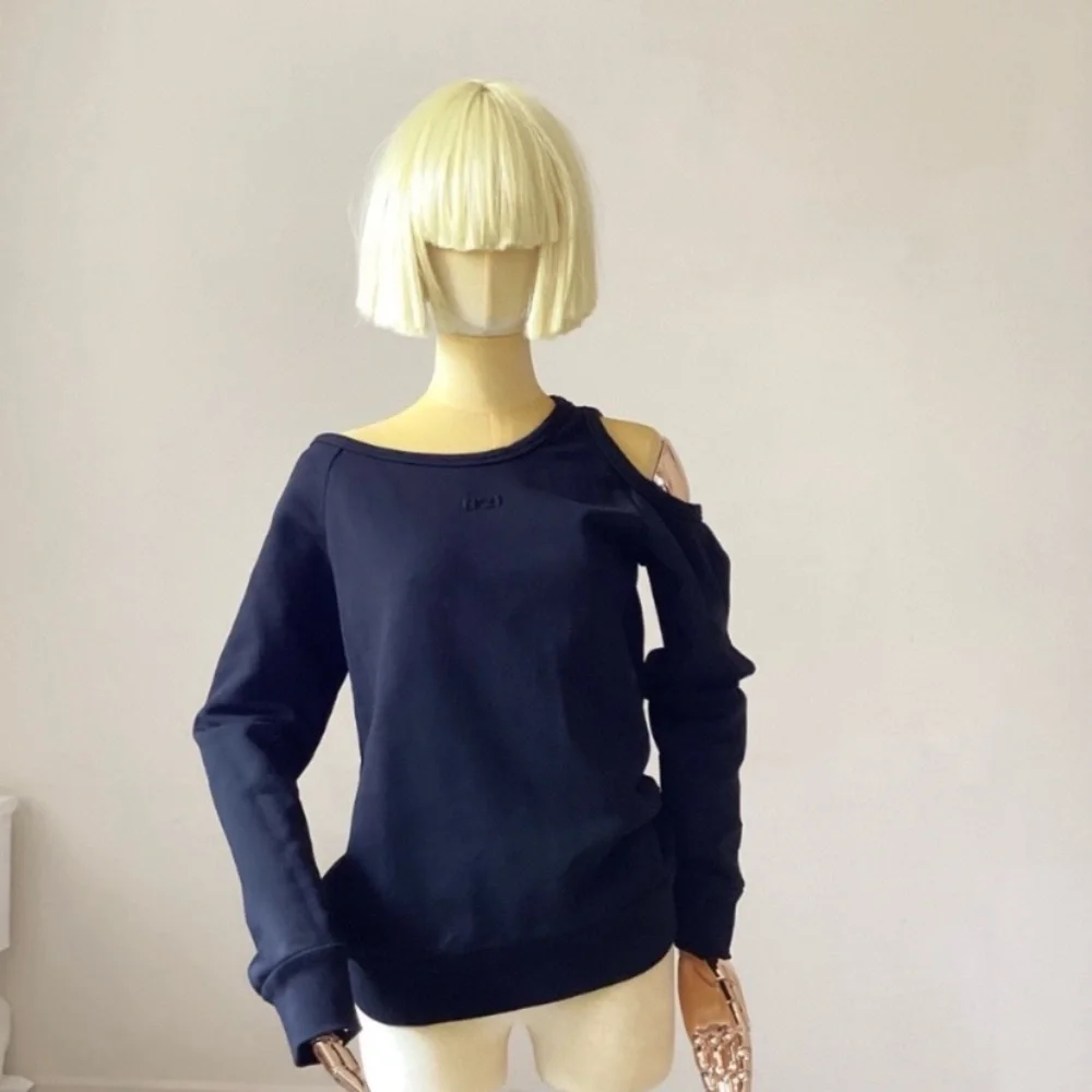 No. 21 Black Shoulder Cutout Sweatshirt SZ 2